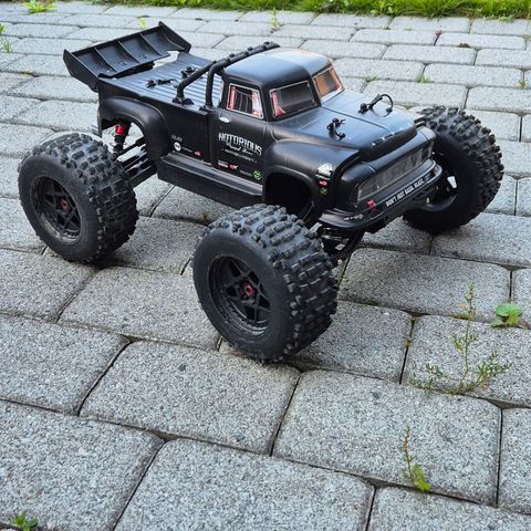 RTR! Arrma Notorious s6 BLX 1/8 INKL Radio, lader og batteri!