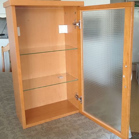 Ikea Stenskär skap til baderom ca 39x67 cm, med glassdør og glasshyller.