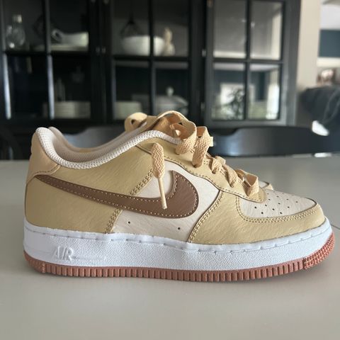 Nike Air Force 1 Low LV8