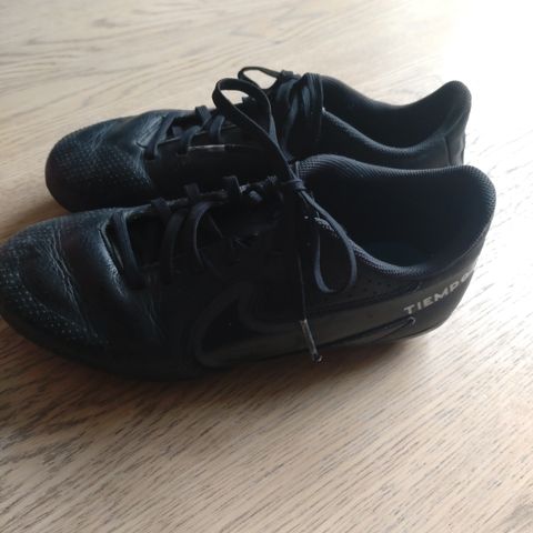 Nike tiempe fotballsko str.35,5