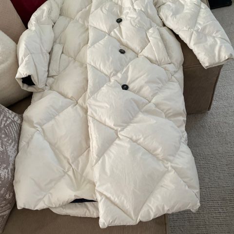 Diamond Quilted Down Coat" fra Lempelius.