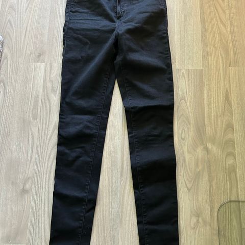 Levi’s bukse 720 High rist størrelse 28