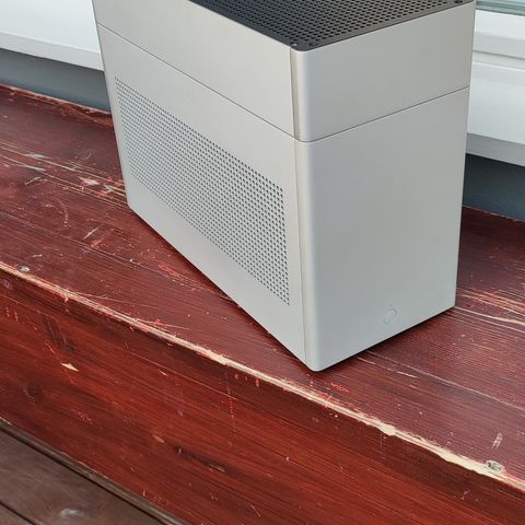 Louqe Ghost S1 mk3 i Limestone med large top hat