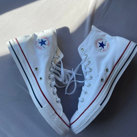 Hvite Converse sko