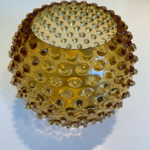 Hobnail globe vase selges