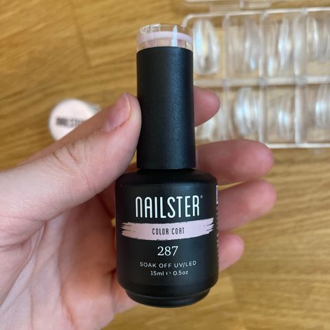 Nailster negleutsyr