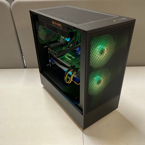 Kraftig Gaming PC med Ryzen 7, 32GB OG RTX 4060!