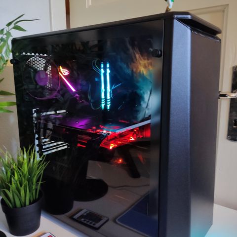 Stasjonær gaming pc selges