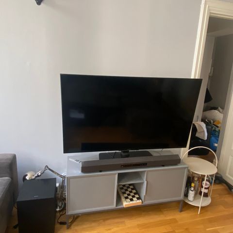 Sony pakkedeal - TV, TV-fot, lydplanke og subwoofer