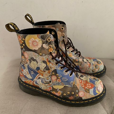 Dr. Martens The eastern art collection nesten ny