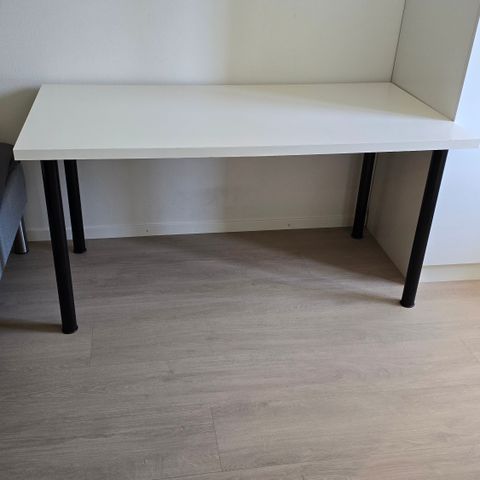 (RESERVERT) Stor pc/skrivepult