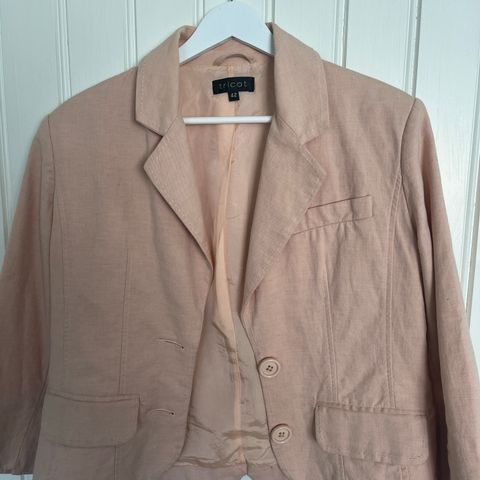 Ferskenfarget lin /bomull blazer . Kort feminin jakke .