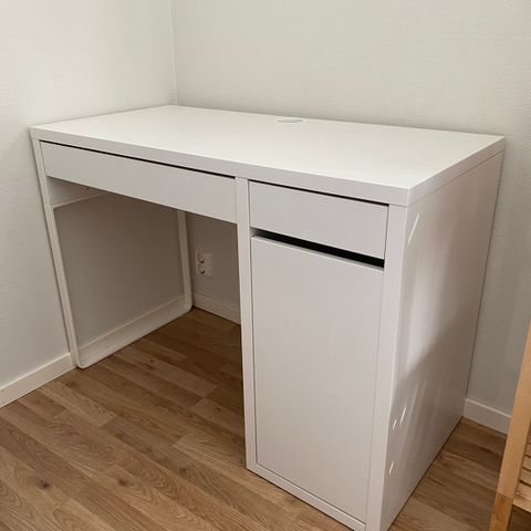 (Reservert) Skrivebord