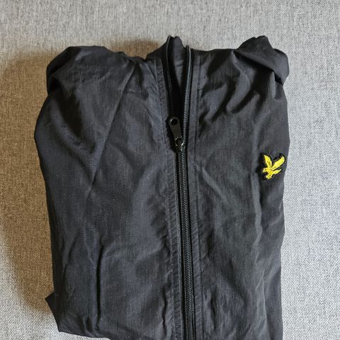 Svart Lyle and Scott jakke