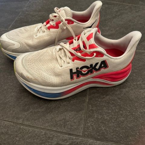 Hoka Skyward X str 42