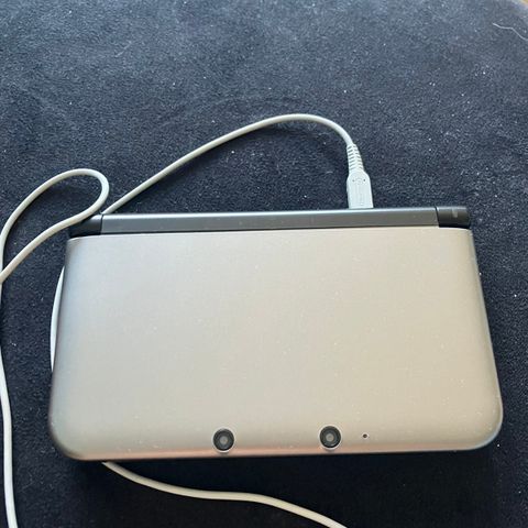 Nintendo 3ds med lader og spill