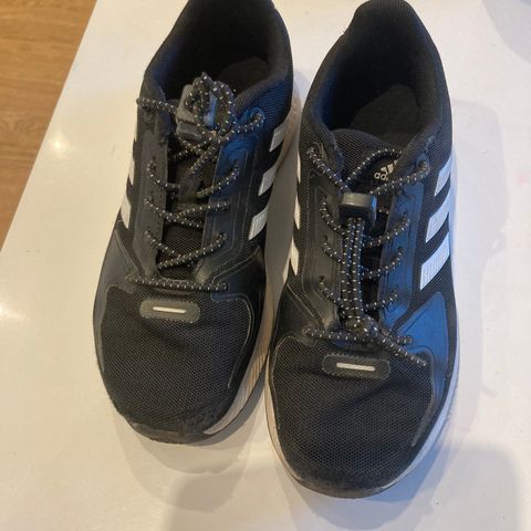 Adidas joggesko str 34