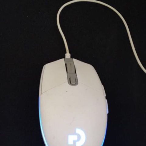 Gaming mus Logitech G203 lightsync. Trenges selge idag!