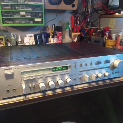 Yamaha R-2000 receiver