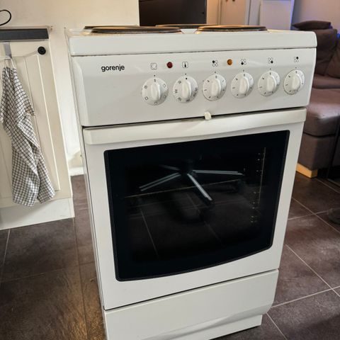 Gir bort Gorenje frittstående komfyr (reservert)