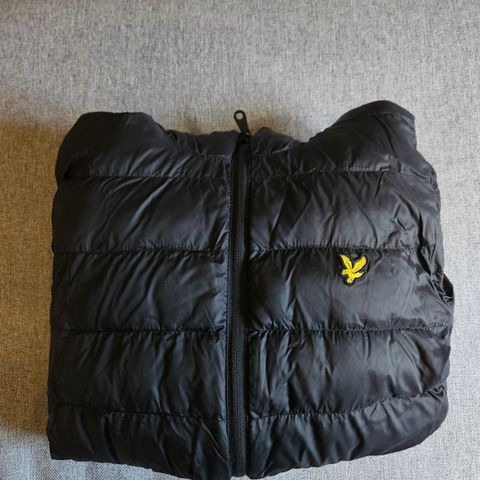 Svart Lyle and Scott Jakke