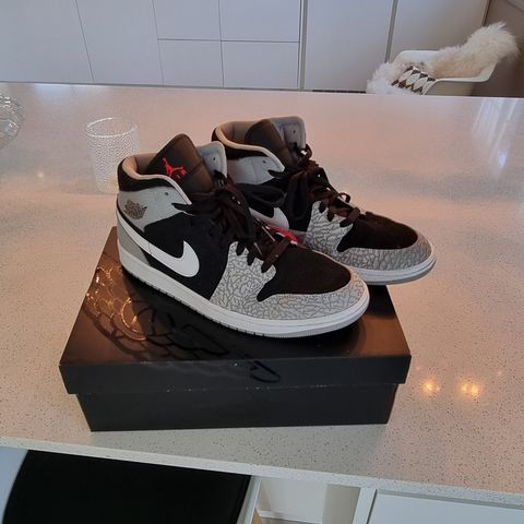 Nike Air Jordan 1MD SE