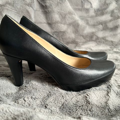 Svarte skinn-pumps fra Unisa str. 38