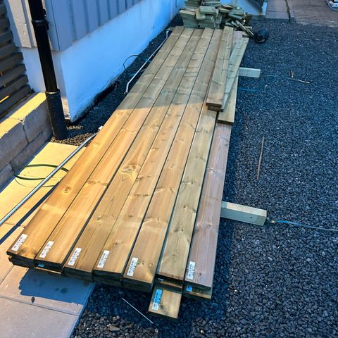 terrassebord 120x28mm 20stk 3,9m. 12,5kr pr meter