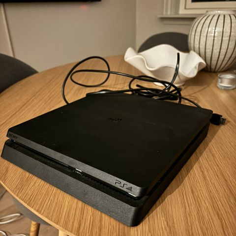 PlayStation 4 slim selges!