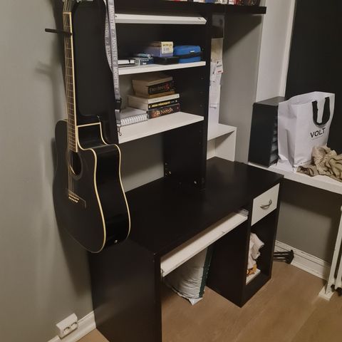 Gir bort IKEA skrivebord