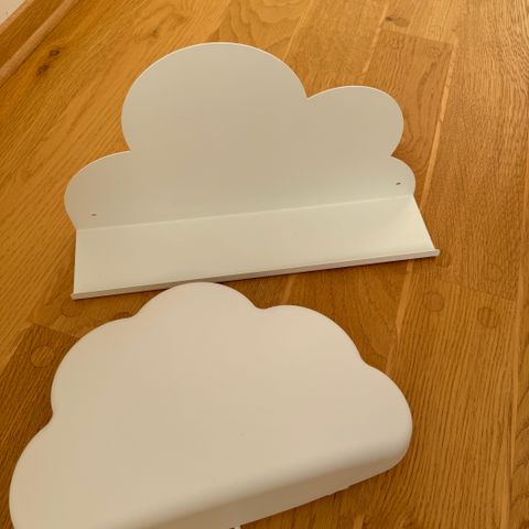 Søtt sett med sky hylle og sky lampe ☁️