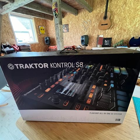 Traktor kontrol S8