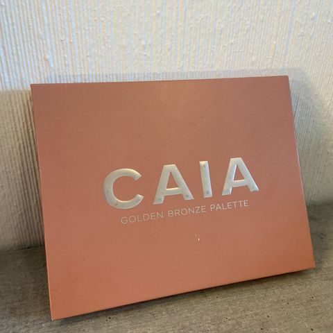 Caia golden bronze palette