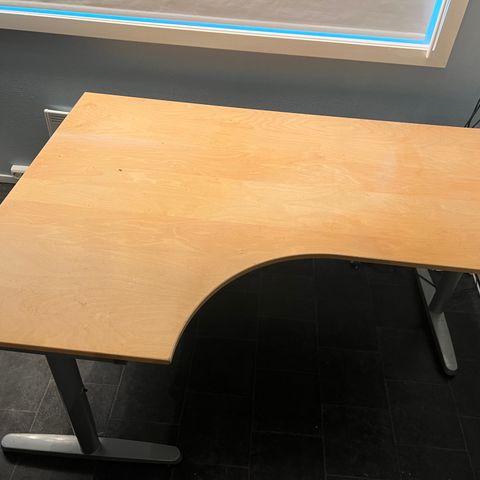 Ikea skrivebord - Bekant hjørnepult