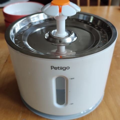 Petiigo Cat Fountain (used) -- Deliver September 01