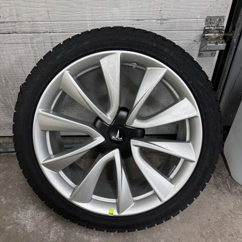 19 “ Tesla Model 3 vinterhjul. 235/40r19