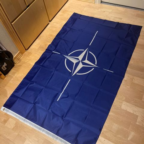 NATO flagg