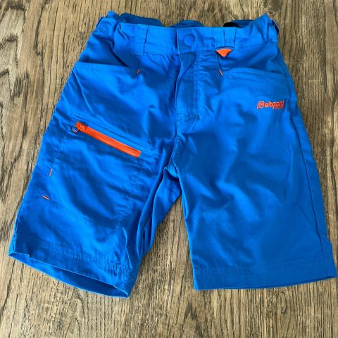 Pent og lite brukt Bergans Utne shorts str. 122