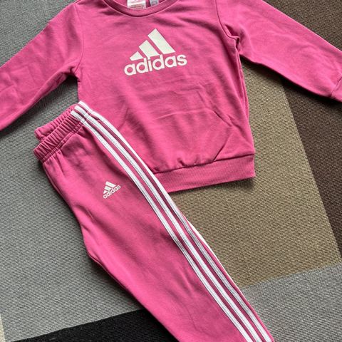 Strøken! Adidas sett joggedress str 98 - brukt 1 gang!