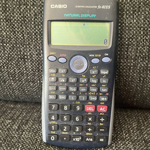 Casio fx-82ES Kalkulator