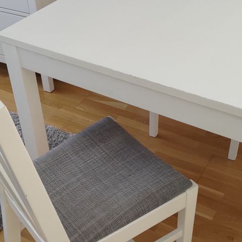 IKEA BJURSTA stort spisebord, hvit, 4 stoler