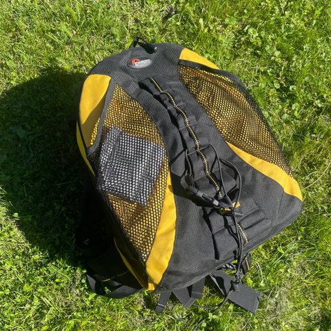 LowePro Dryzone 200