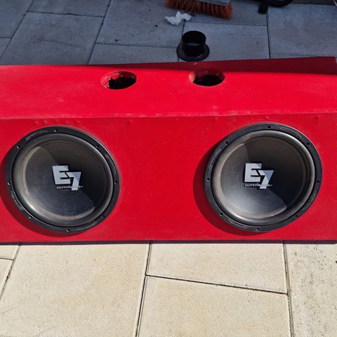 Basskasse med 2x12" til Volvo 740