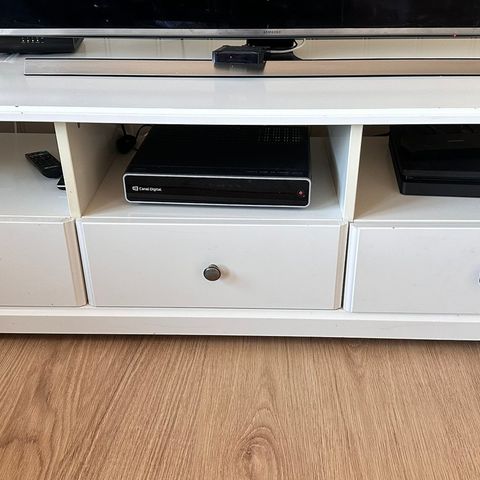 Tv-benk 250kr