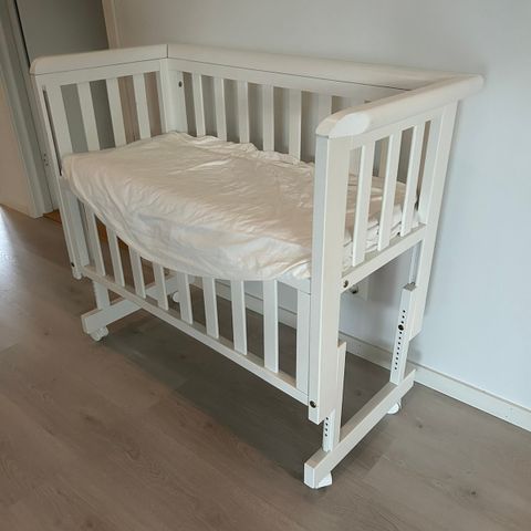 Troll Bedside Crib