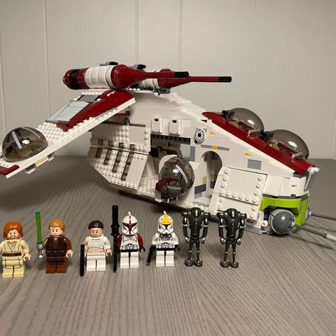 Komplett 75021 LEGO Star Wars Republic Gunship - Kan sendes