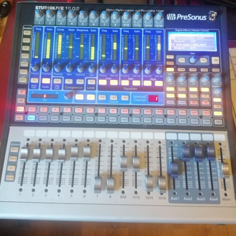 Presonus Studio live 16.0.2. Til salgs.