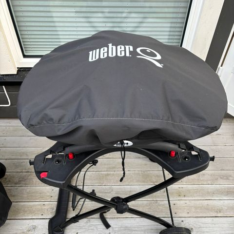 Elektrisk grill Weber Q1400 med trekk og rullevogn