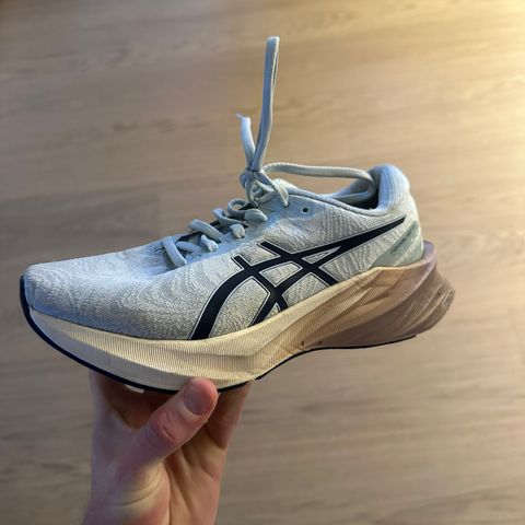 Asics Novablast 3