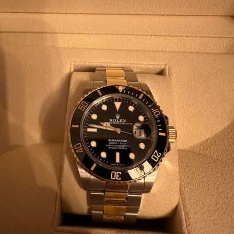 Pent brukt Rolex Submariner 126613LN (2023) selges